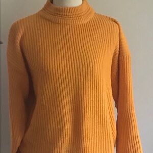 Sport carriage court sweater